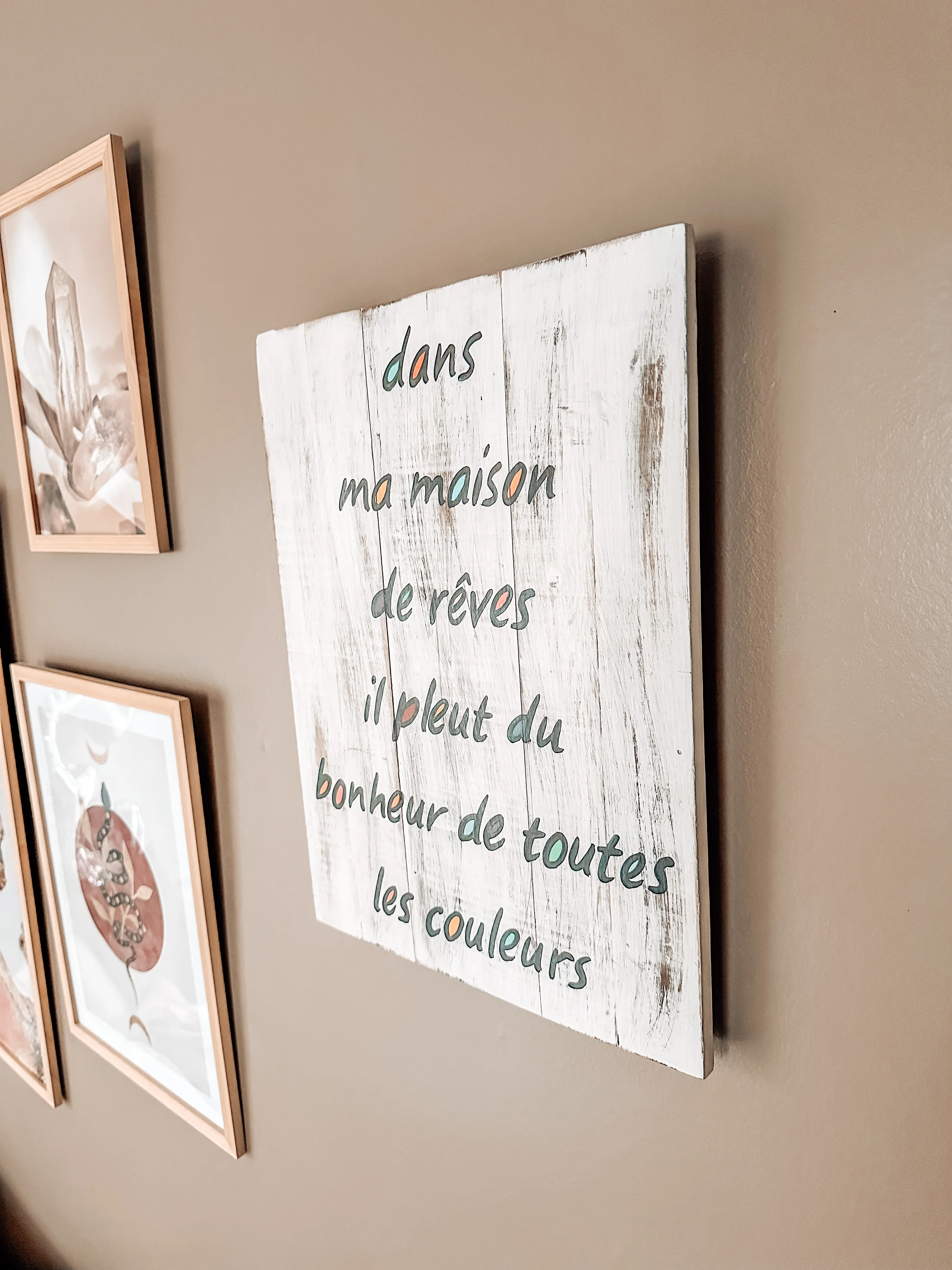 Intérieur harmonieux et apaisant après une intervention Feng Shui